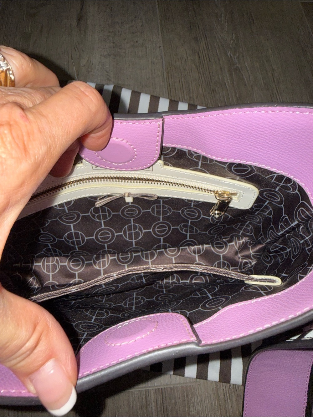 Henri Bendel lilac leather shoulder bag with floral striped guitar strap - Picture 5 of 10